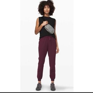 Lululemon On The Fly Jogger Pants Woven 28” Size 8 Dark Adobe Burgundy